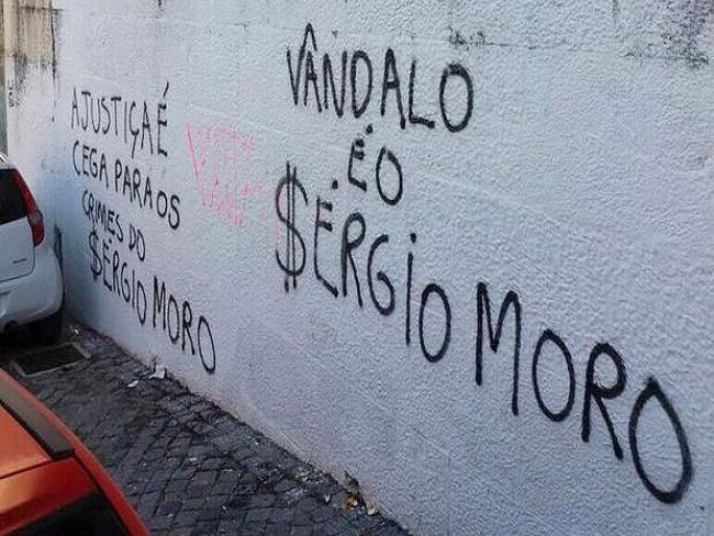 Sérgio Moro é alvo de protestos na Universidade de Coimbra
