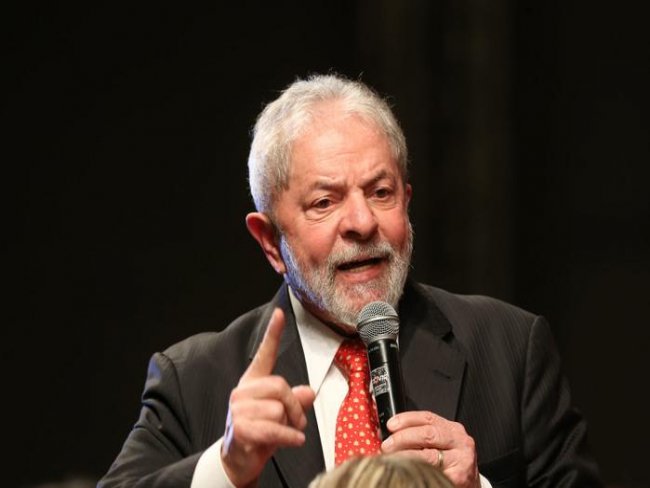 Assessora do TRF-4 pede prisão de Lula no Facebook e causa polêmica