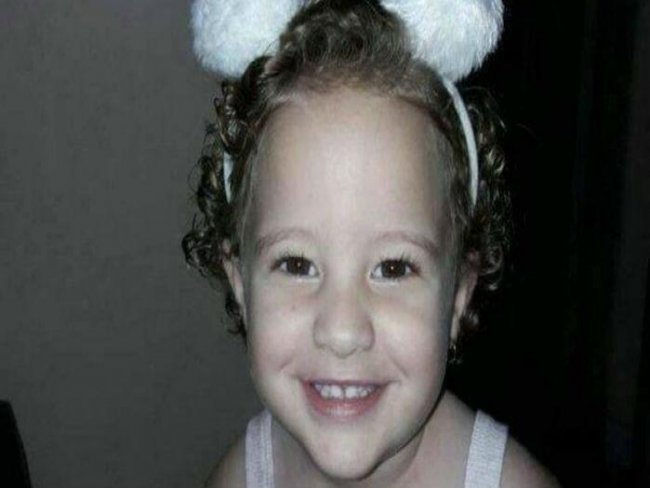 Menina de 2 anos morre por asfixia após ser esquecida em carro