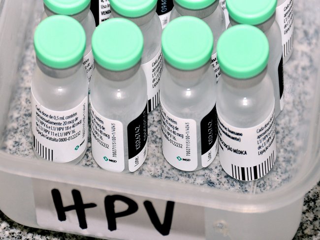 Ministério da Saúde lança campanha para vacinar jovens contra o HPV