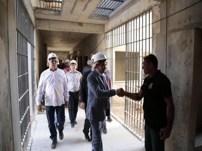 Governador Wellington Dias visita obras da Cadeia Pública de Altos