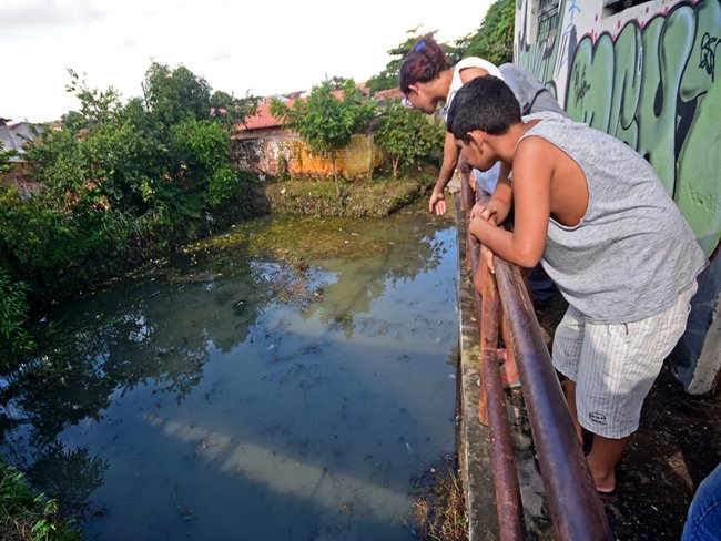 Nível do Poti sobe e famílias abandonam casas com medo de inundação