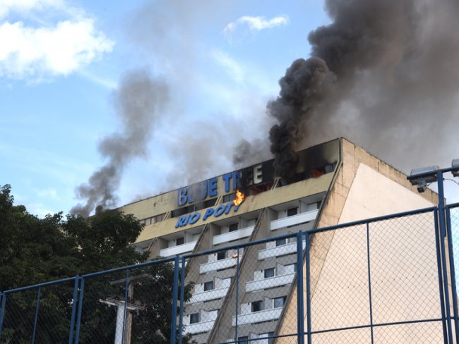 Incêndio de grandes proporções atinge Rio Poty Hotel em Teresina