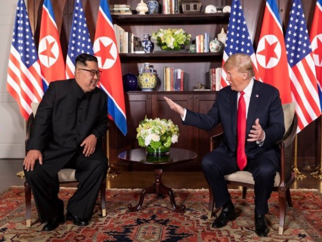 Trump diz que sanções à Coreia do Norte estão mantidas por enquanto