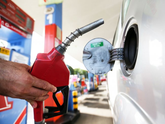 Preço do diesel cai, mas não atinge desconto prometido pelo governo