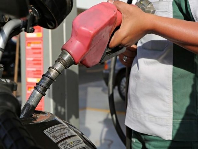 Preço da gasolina nas refinarias é reduzido pela Petrobras