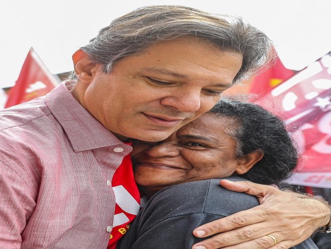 Com aval de Lula, Haddad é oficializado pelo PT candidato ao Planalto