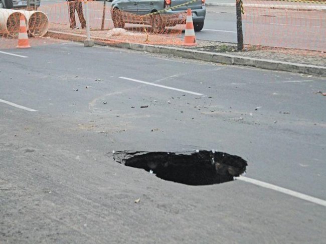 Obras do buraco da Raul Lopes são concluídas e trânsito é liberado 