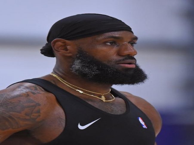 Astros da NBA protestam após novo ataque de policial a homem negro