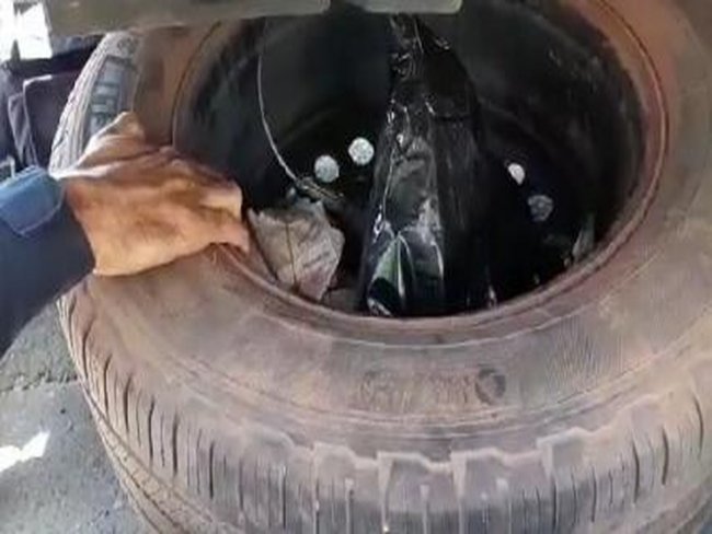 Homem é preso com R$ 50 mil escondidos em pneu de carro em Teresina