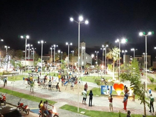 Praça principal de José de Freitas que passou por reforma é aberta ao público