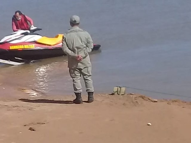 Corpo de homem é encontrado boiando em rio e Corpo de Bombeiros é acionado
