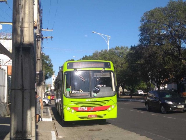 Motoristas e cobradores de ônibus iniciam greve por tempo indeterminado em Teresina