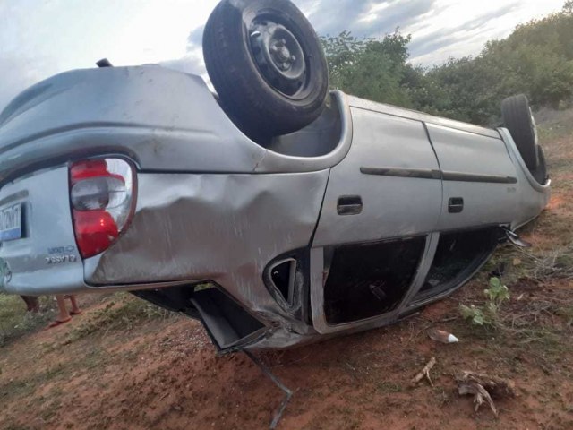 Homem morre ao capotar carro na zona rural do município de Patos do Piauí