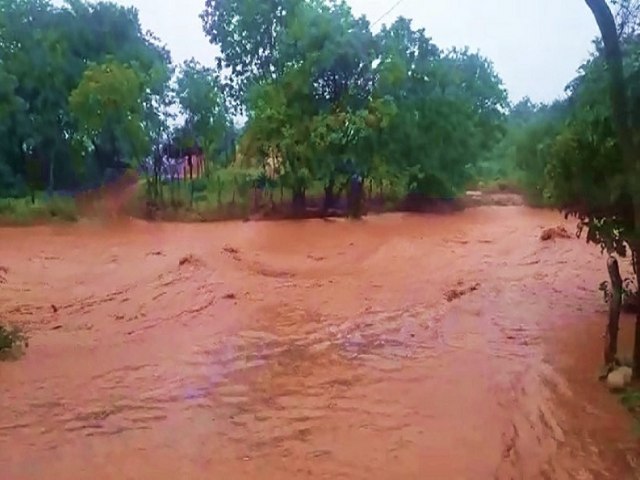 Mais de 100 famílias de Barreiras do Piauí ficam isoladas por conta das fortes chuvas