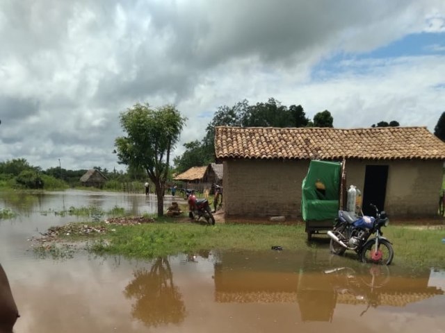 PI: Rio Longá atinge sua cota de inundação e famílias são removidas de áreas de risco