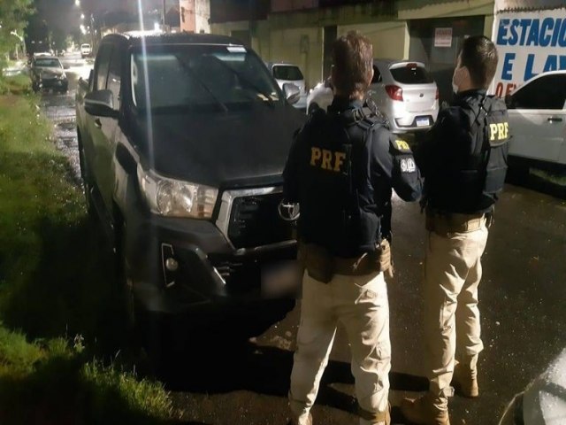 Picape tomada de assalto em Caxias/MA é recuperada na BR-316 pela PRF em Teresina