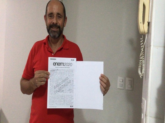 Ex-morador de rua supera vício em drogas e conquista 920 pontos na redação do Enem em Teresina