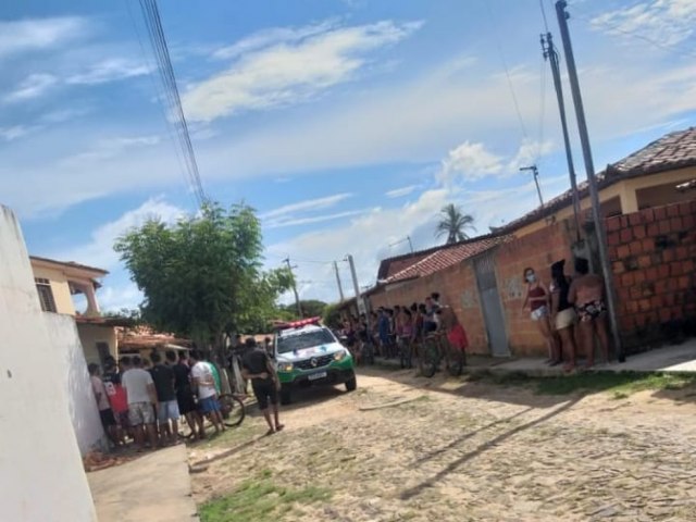 Jovem é morto a facadas durante bebedeira em casa abandonada no litoral do Piauí