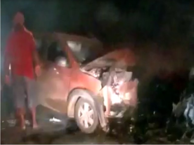 Colisão frontal entre carros deixa uma pessoa morta e duas feridas em cidade do Piauí