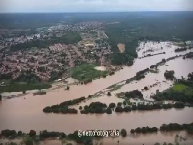 Rio Parnaíba transborda e causa transtornos no Sul do Piauí
