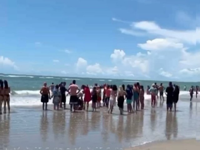 Estudante de 26 anos desaparece após se afogar em praia no litoral do Piauí