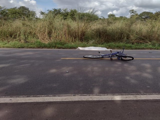 Ciclista de 40 anos morre após ser atropelado por veículo na BR-135 no Sul do Piauí