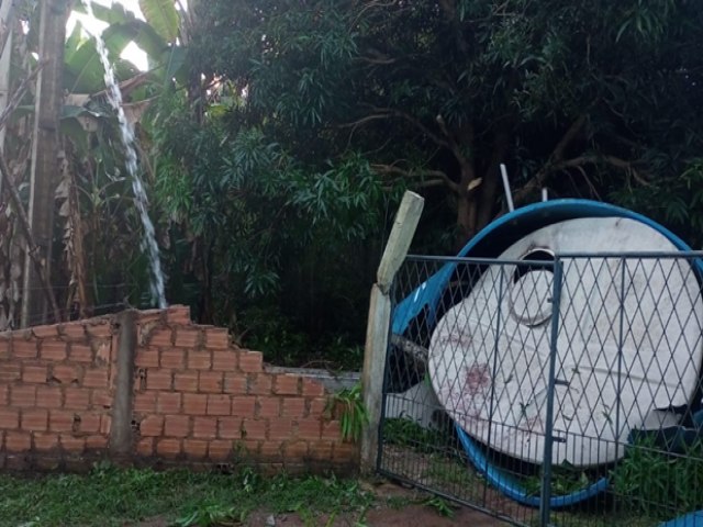 Caixa D?Água desaba e deixa várias famílias sem água em cidade do Piauí