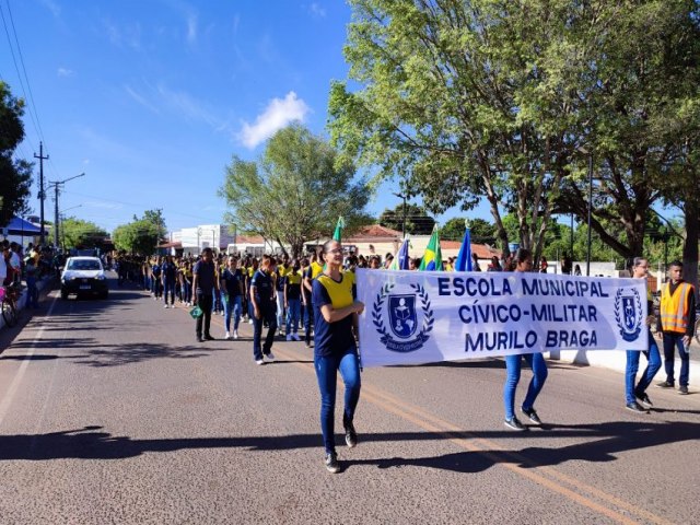 Bicentenário da Independência do Brasil é comemorado com desfile cívico de escolas municipais em União
