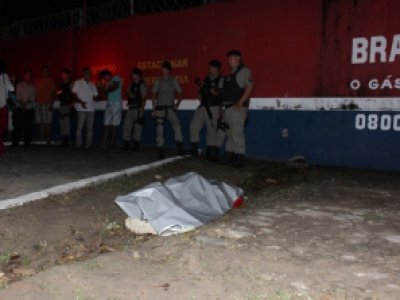 Tentativa de assalto acaba com um bandido morto e outro preso em Maceió