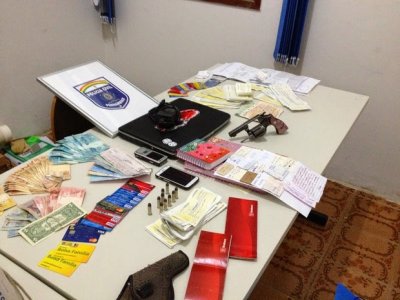 Suspeitos de agiotagem e estelionato presos com dinheiro e documentos em Santa Terezinha