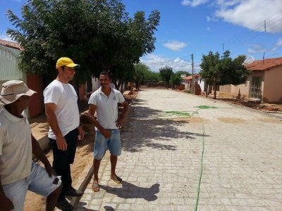 Belém do São Francisco: Prefeito Gustavo Caribé visita obras de pavimentação do bairro Bom Jesus‏