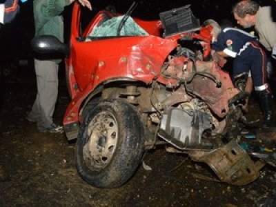 Colisão entre carro e carreta deixa um morto na BR-101, em Flexeiras
