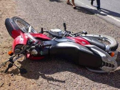 Colisão envolvendo uma moto e caminhão deixa uma vítima fatal em Parnamirim