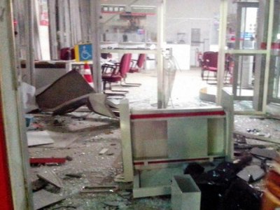 Grupo explode caixas eletrônicos em duas cidades da BA nesta quarta-feira
