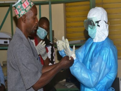 Surto de ebola pode atingir 20 mil em 9 meses