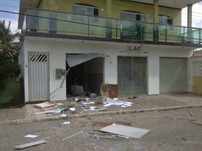 Grupo explode agência bancária e atira contra a PM na Paraíba