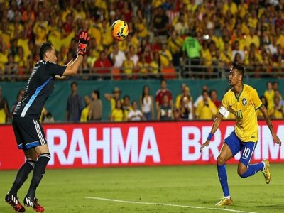 Brasil vence Colômbia por 1x0 no primeiro amistoso depois da Copa