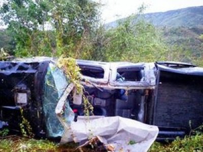 Homem morre em capotamento na PE-130 em Taquaritinga do Norte, PE