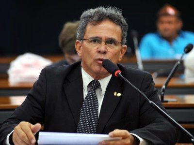 Paulo Câmara precisa explicar o uso do avião, afirma Paulo Rubem