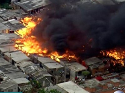 Incêndio atinge favela em Sapopemba, zona leste de SP