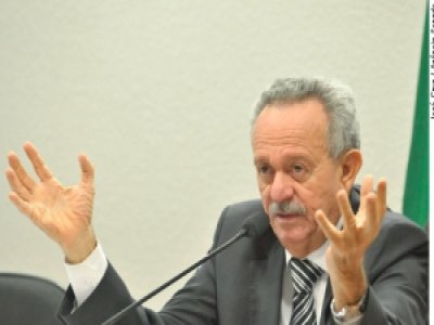 Benedito de Lira: ?quem ganha governa, quem perde vai para a oposição?