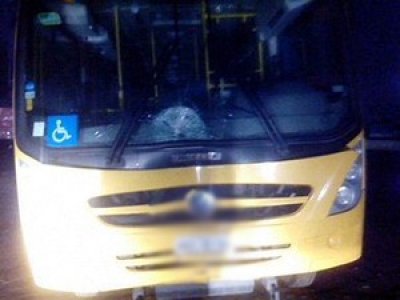 Homem morre atropelado por ônibus escolar na BR-104 em Caruaru, PE