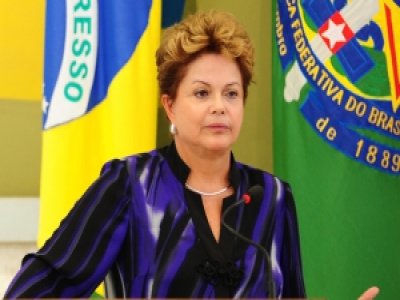 Assessoria diz que Dilma está bem, mas hospital alagoano continua em alerta