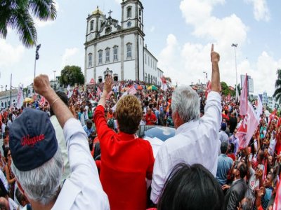 Na Bahia, Dilma cita fala de FHC em discurso antielitista