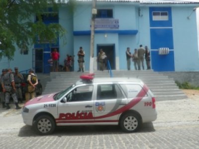 Jovem é preso acusado de manter relação sexual com adolescente em Delmiro Gouveia