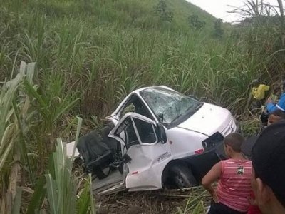 Seis mortos e 12 feridos em acidente com van que vinha para Alagoas