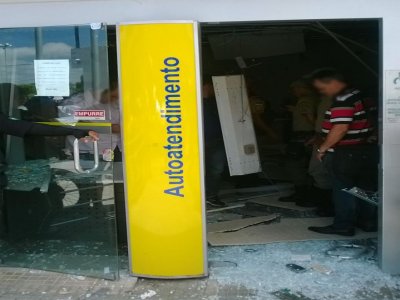 Dois caixas eletrônicos do Banco do Brasil são explodidos em Poção, PE