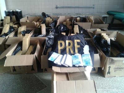 PRF apreende 50 mil reais em cédulas falsas e 300Kg de maconha que tinha saído de São Paulo com destino a Pernambuco