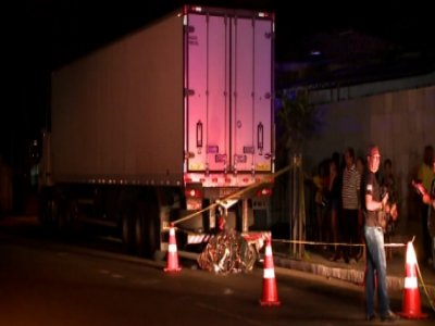 Motociclista morre depois de bater em carreta estacionada no Cordeiro